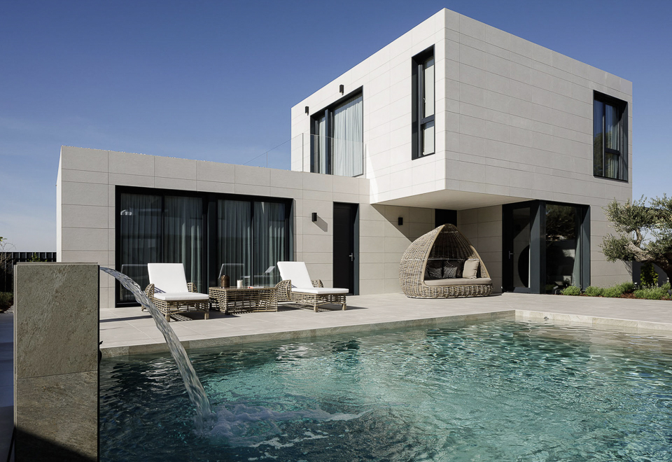 Luxury villa in Sevilla. Modular house by inHAUS