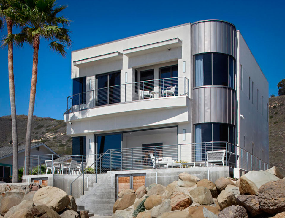 Bryan Cranston’s eco-efficient prefabricated home