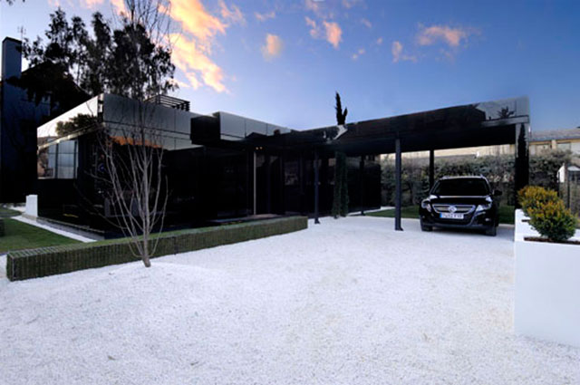 Celebrities’ prefabricated homes: Carlos Sainz orders modular homes