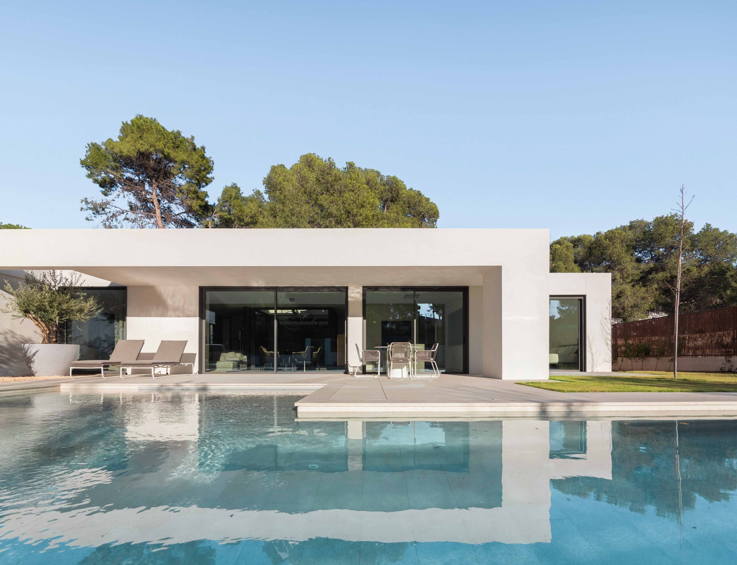 fassade-modernes-modulhaus-luxury-in-spanien