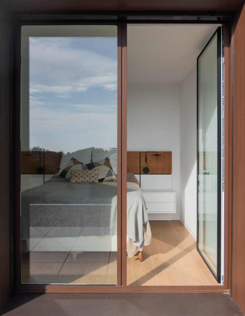 Luxuriöses Badezimmer in einem Modulhaus in Maresme, Spanien