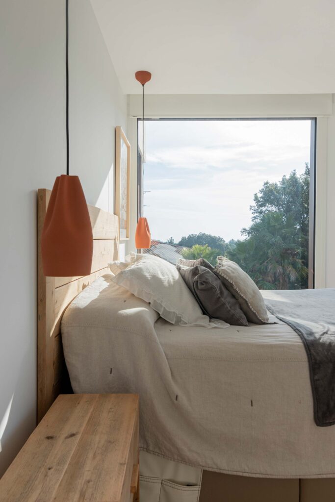 Zimmer mit luxuriöser Innenausstattung in einem Modulhaus in Maresme, Spanien