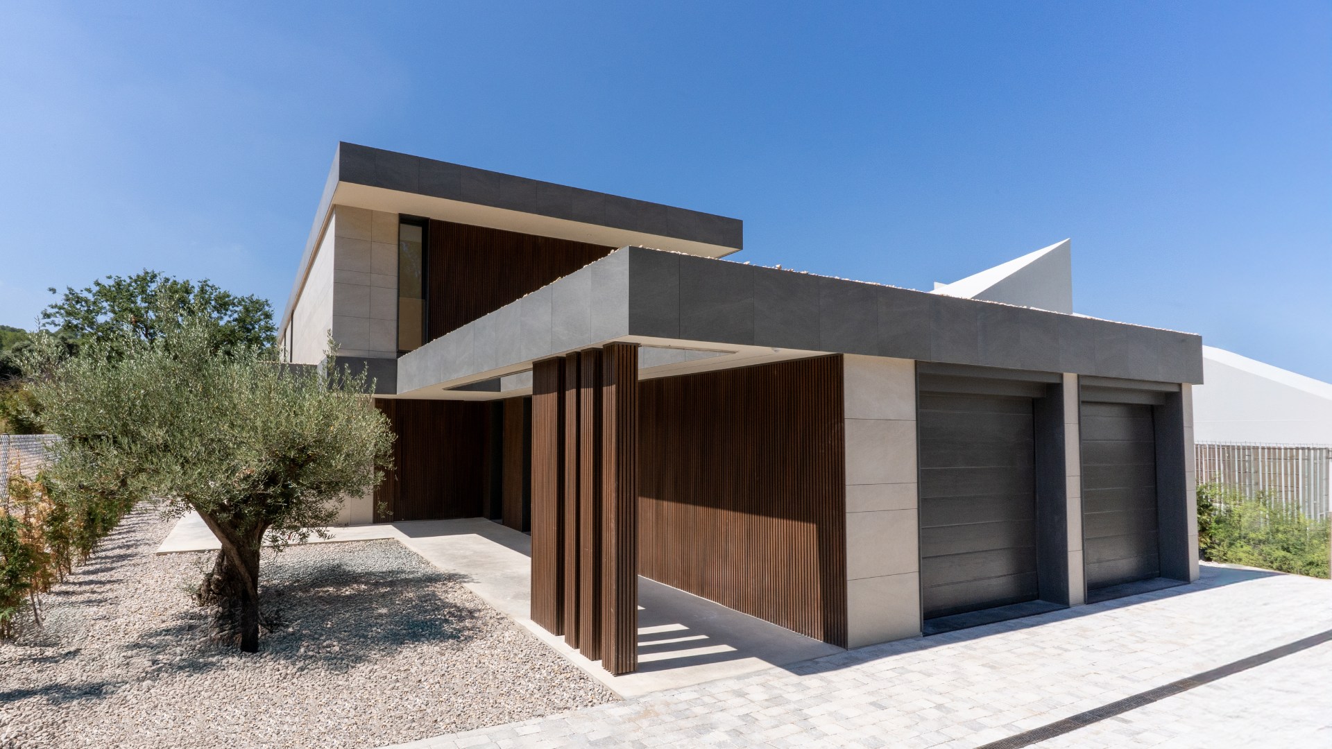 massgefertigte-modulhaus-luxury-in-san-cugat-barcelona
