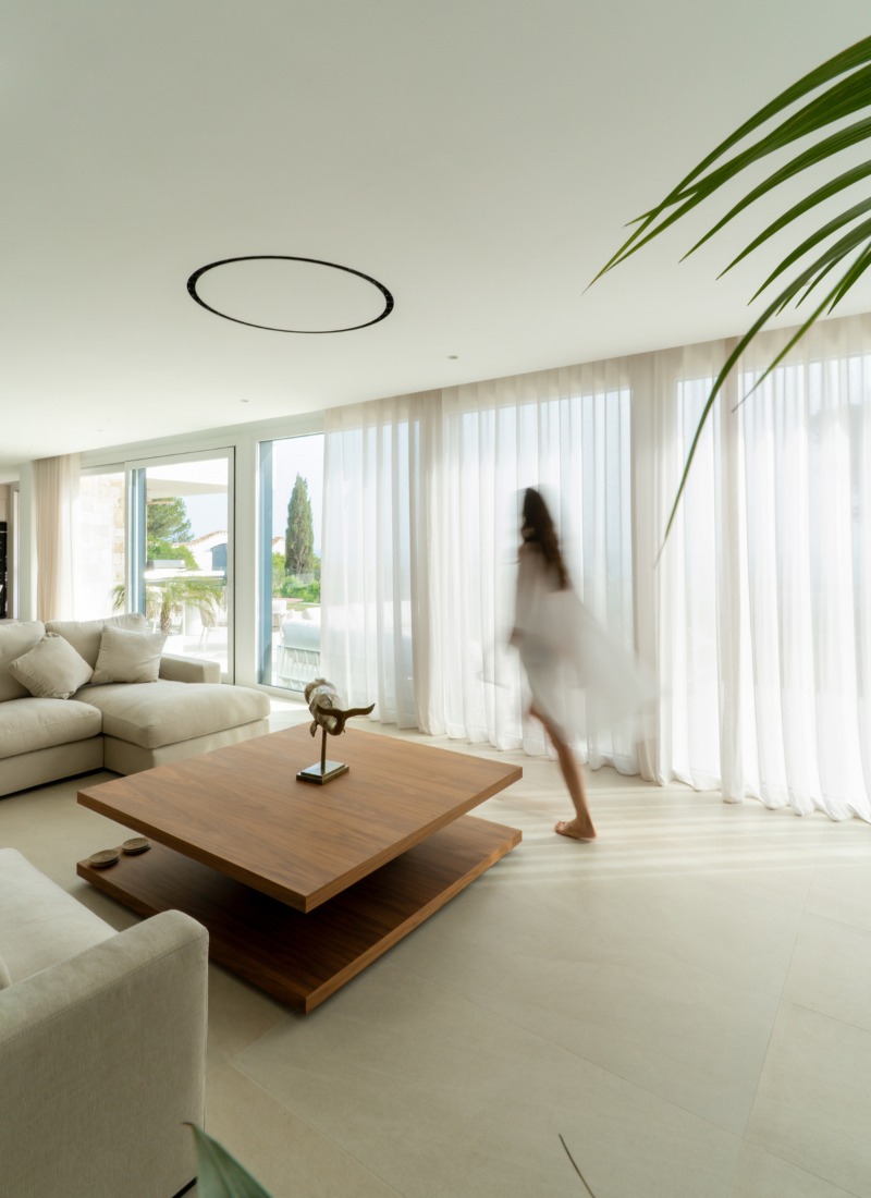Luxusvilla fur sommer in Spanien offenes Wohnzimmer mit Meerblick
