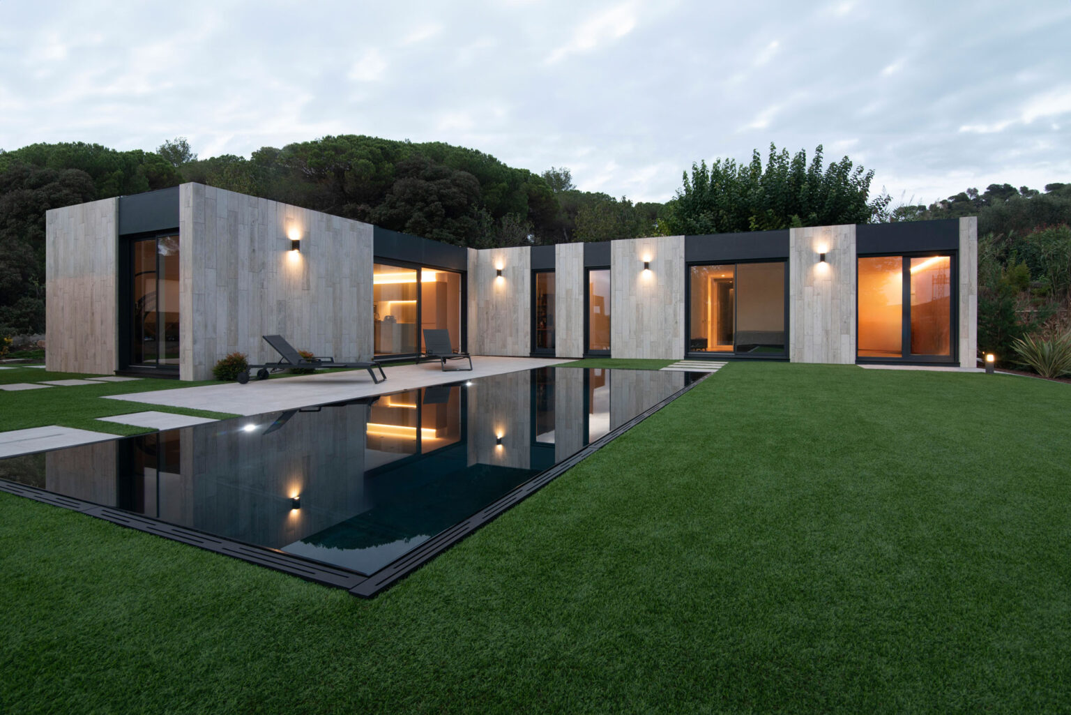 Inhaus Pool Modular high-end house with prefab pool - Inhaus Deutschland