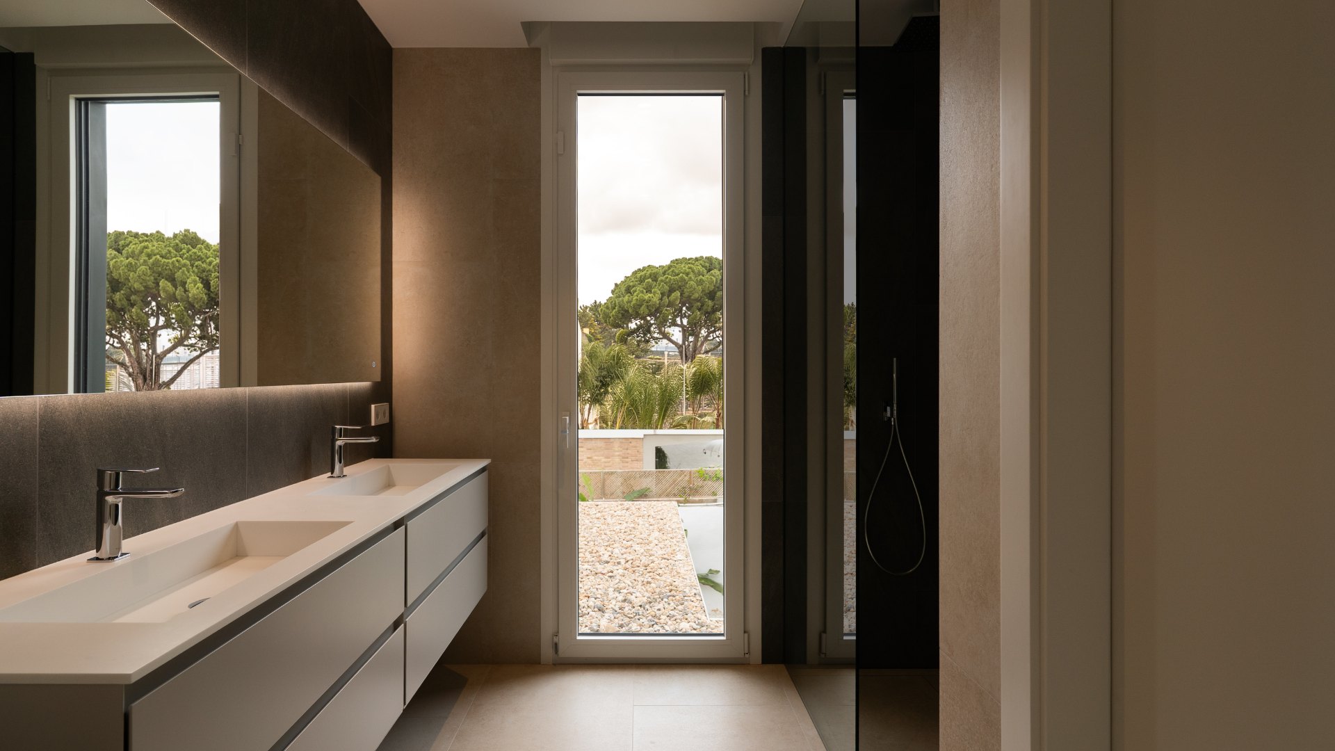 Badezimmer doppelwaschbecken aussenansicht modulhaus