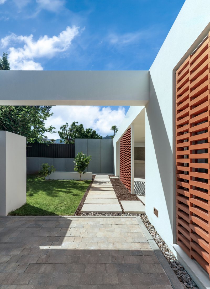 Sichtschutzlamellen einer mediterranen Villa