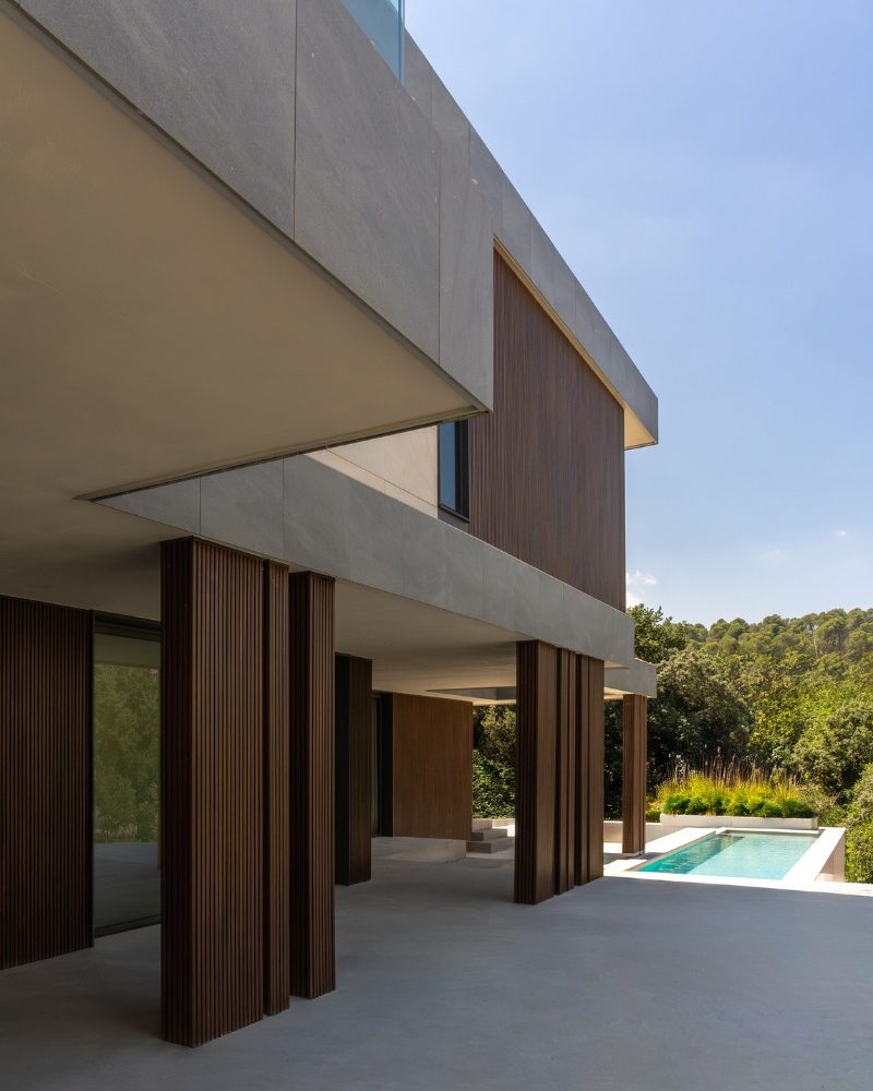 Massgefertigte-modulhaus-luxus-fassade-in-san-cugat-barcelona